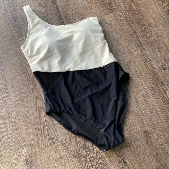 Modern One Shoulder One Piece Swimsuit - Picture 3 of 8